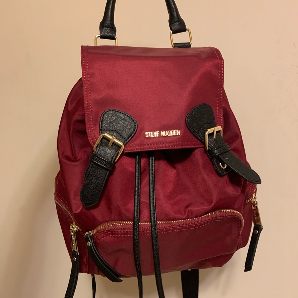 Backpack - Picture 2 of 6